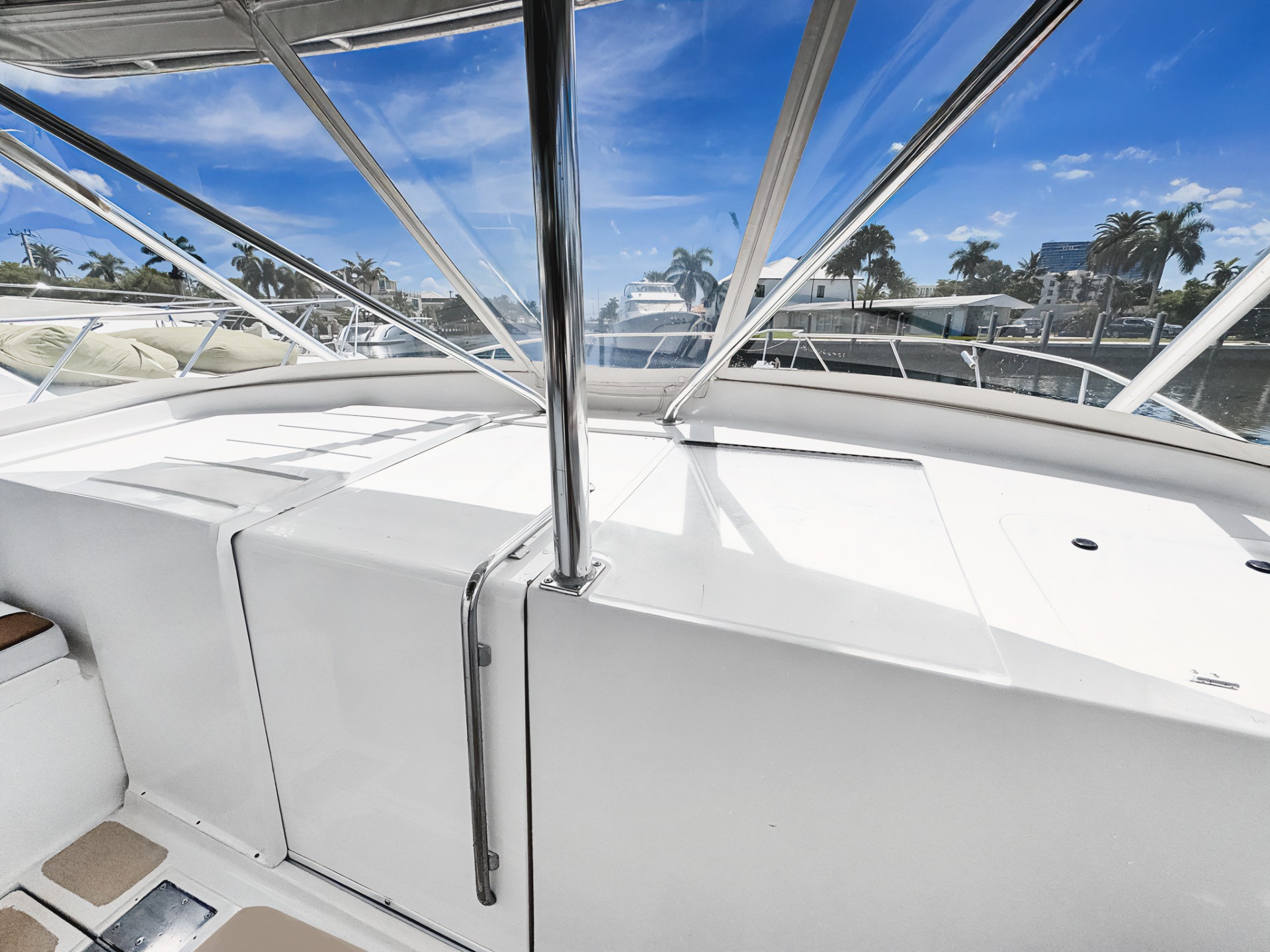 Yacht Photo 21